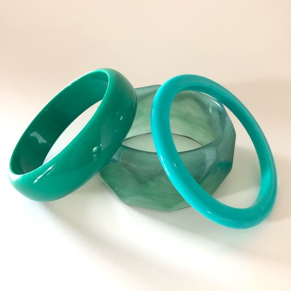 Vintage Lucite Acrylic Turquoise Bangle Bracelet - Picture 4 of 5